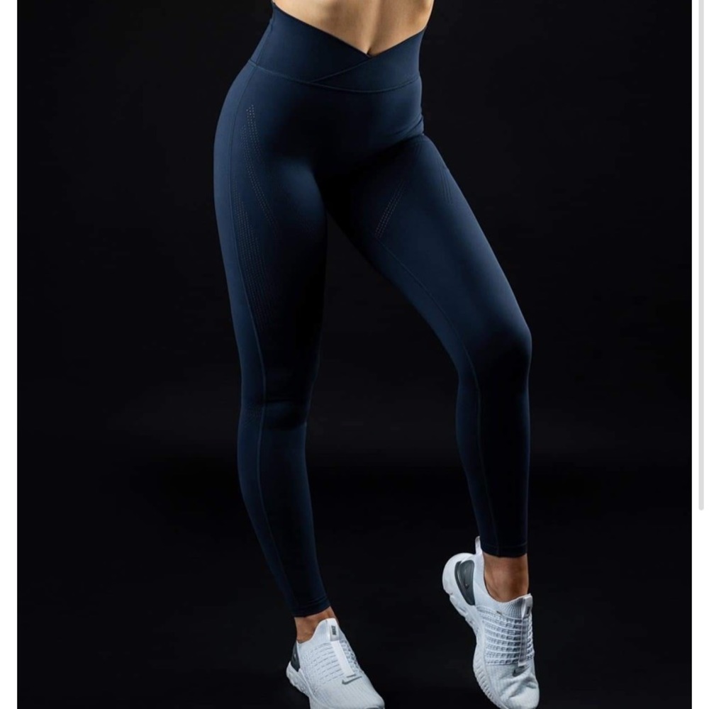 Alphalete Surface Path Laser Legging - Night Sky